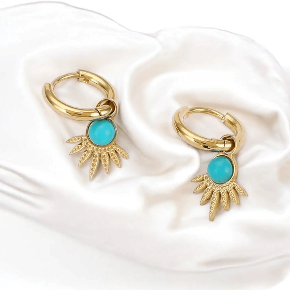 18kt Gold Plated Dangle Turquoise flower Stone Earrings - Manoune JEWELRY Belly_Jewelry Earrings - Navel_Ring - Necklace - Stud - Manoune_Jewelry - Belly_Ring - Navel_Jewelry Titanium Gold_Plated